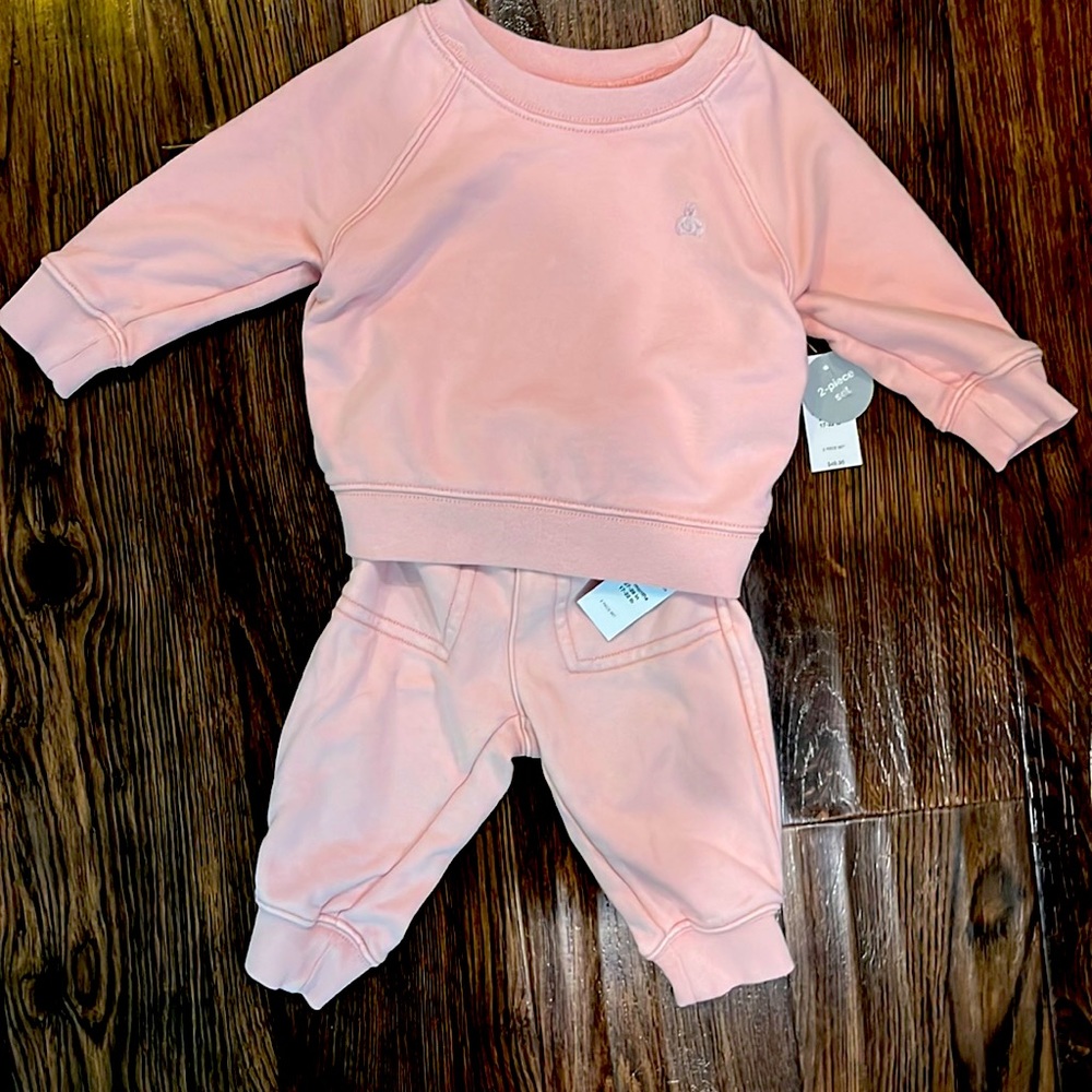 Baby GAP two-piece sweat suit. NWT 6-12 months
